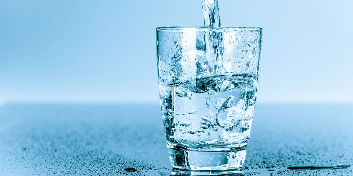 bere almeno due litri d'acqua al giorno